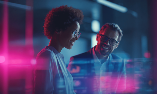 HR-Leitung und CIO betrachten ein anonymisiertes KI-Dashboard mit Skill-Matrix und Governance-Symbolik in Neon-Pink und Night-Blue.